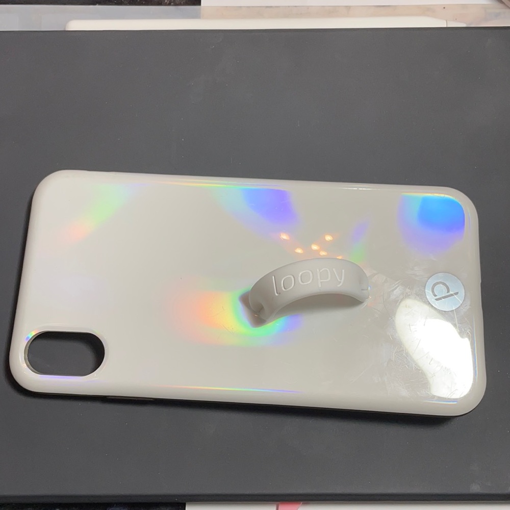 Iridescent loopy case